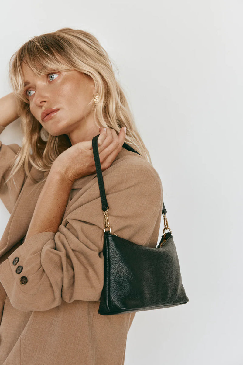 Vestirsi Ashley Black Leather Crossbody Bag