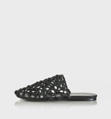 Alias Mae Hezu Mule, Black