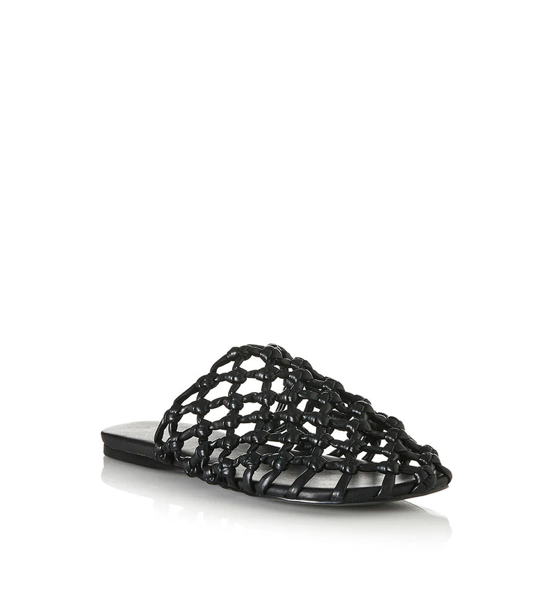 Alias Mae Hezu Mule, Black