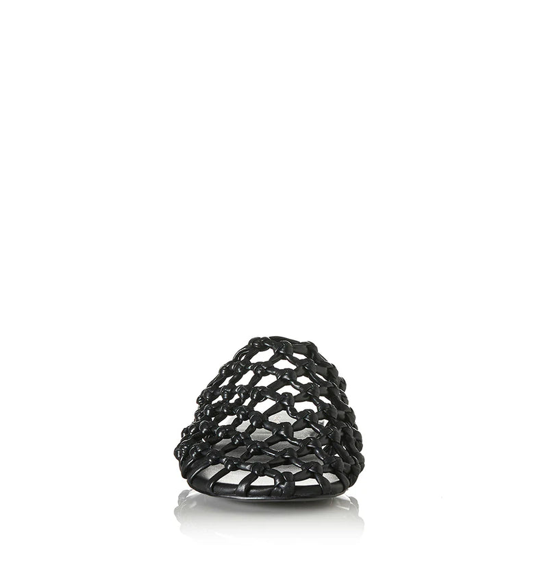 Alias Mae Hezu Mule, Black