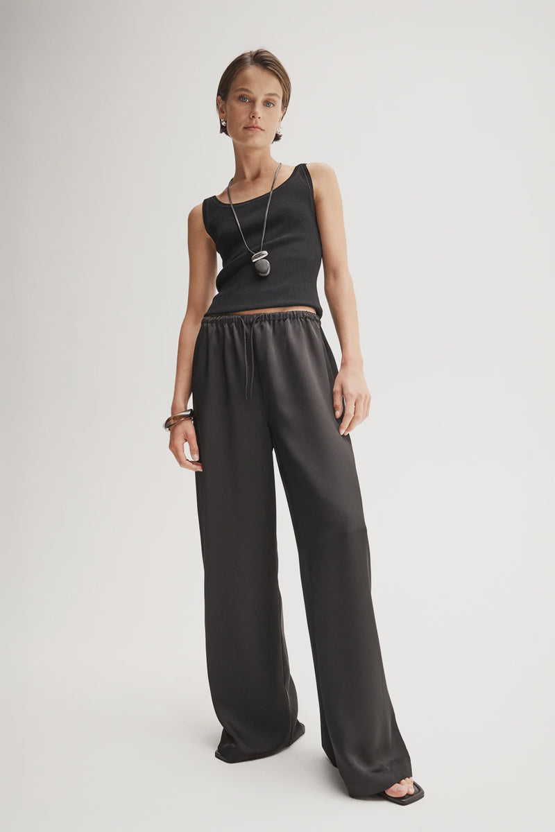 Elka Mina Pant, Black