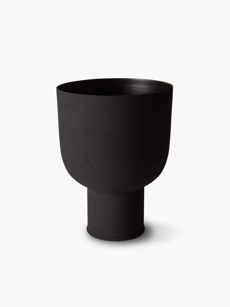 L & M Mona Curve Planter Black, Small